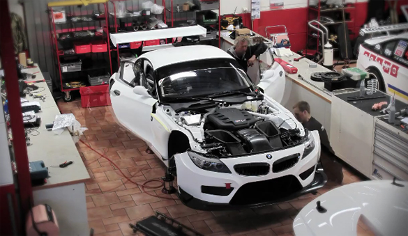 Video: BMW Z4 GT3 Time Lapse Build