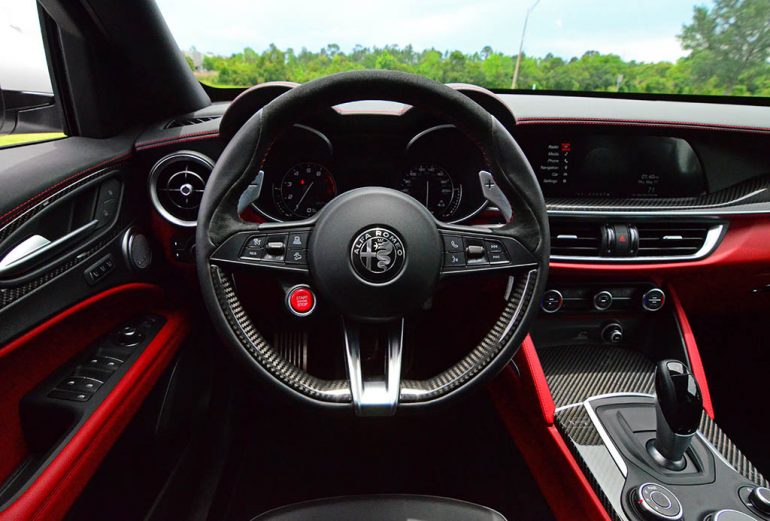 2018-alfa-romeo-stelvio-quadrifoglio-steering-wheel