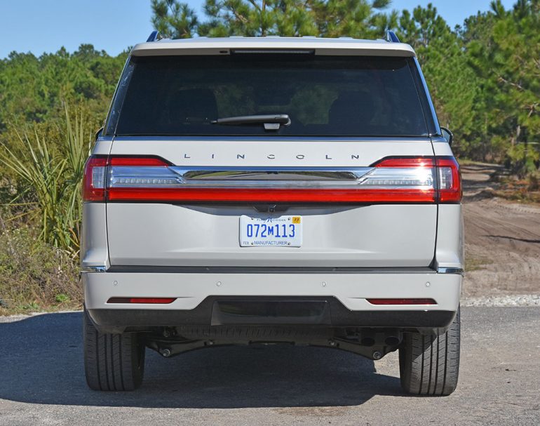 2020 lincoln navigator back