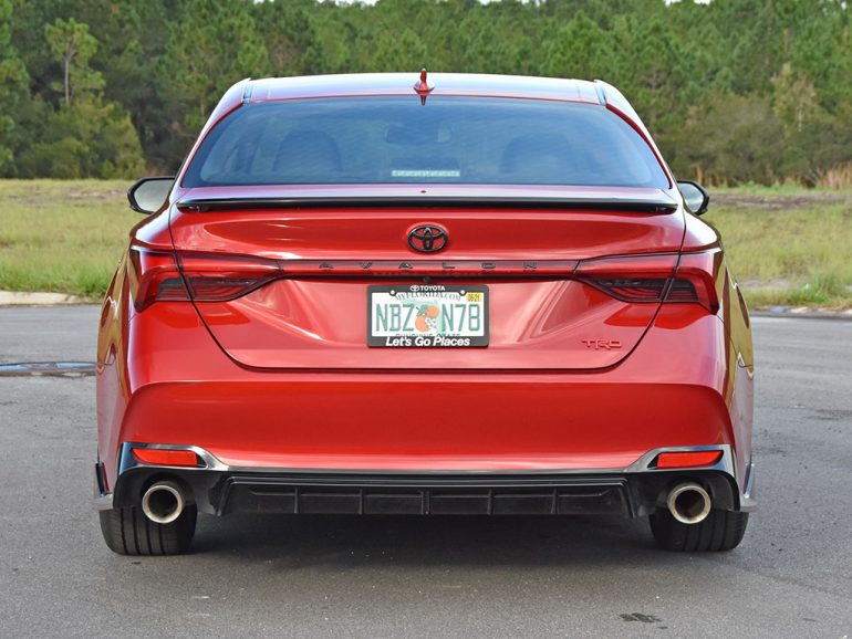 2020 toyota avalon trd rear