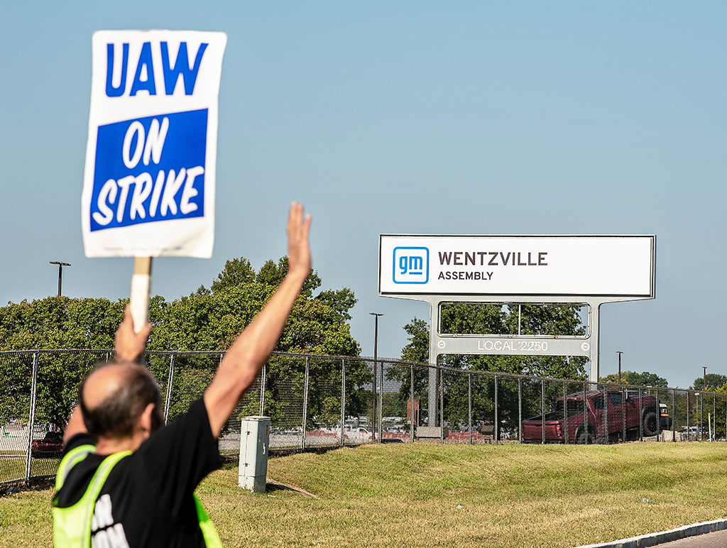 GM Says UAW Strike Cost 1.1 Billion, Will Absorb Rising Labor Costs